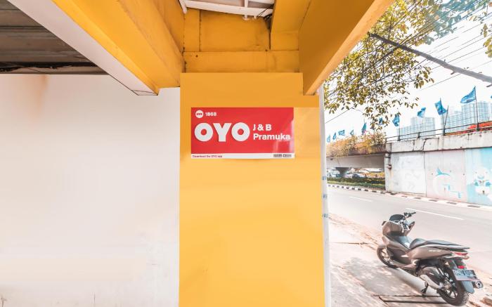 Super OYO 1868 J&b Room Pramuka