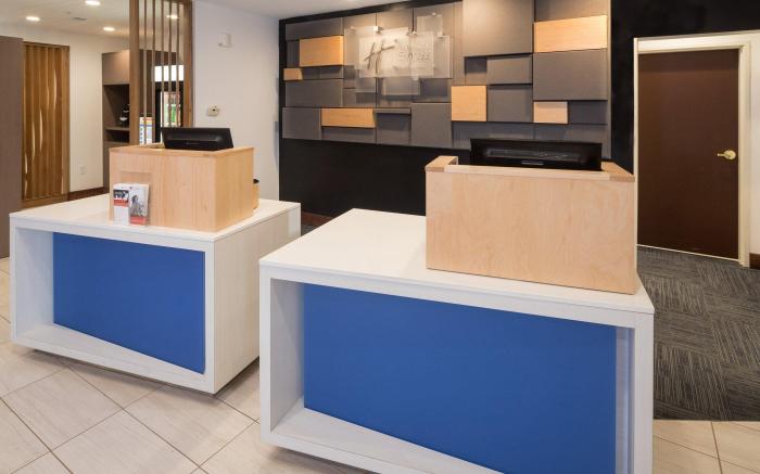 Holiday Inn Express Hotel & Suites Detroit-Utica By IHG