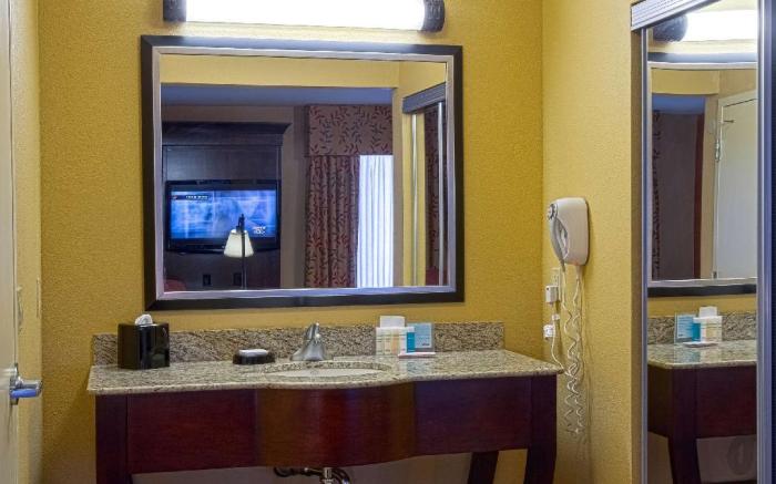 Hampton Inn & Suites Sacramento-Elk Grove Laguna 1-5