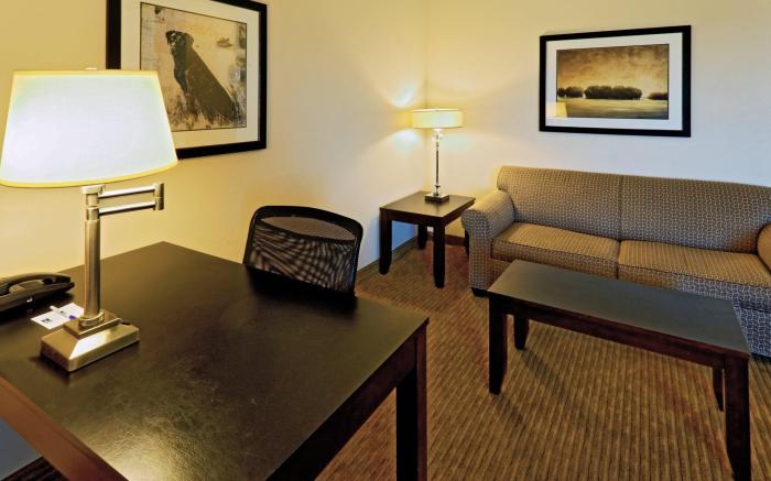 Holiday Inn Express Hotel & Suites Cleburne By IHG