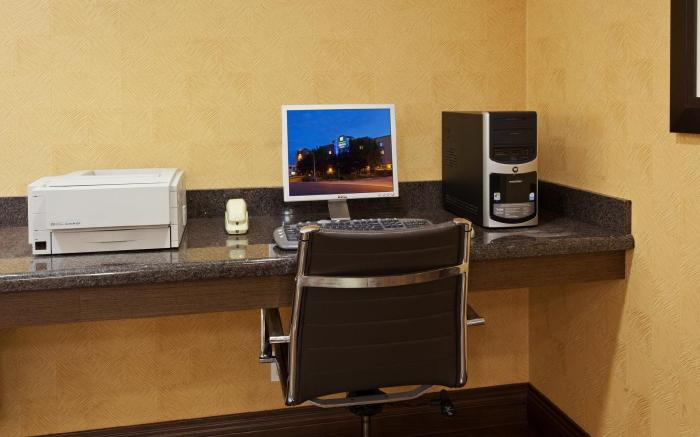 Holiday Inn Express Hotel & Suites Belmont By IHG