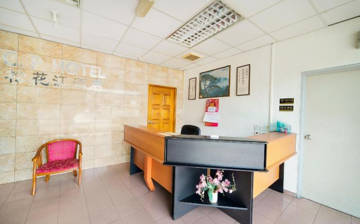 OYO 89461 CP Hotel