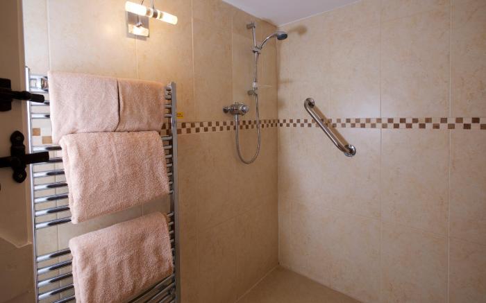 Cottage Lodge Hotel  