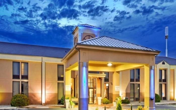 Holiday Inn Express Marshfield - Springfield Area By IHG