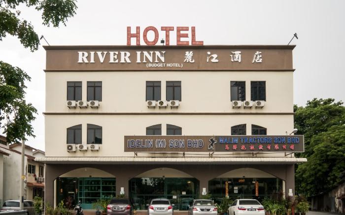 OYO 301 River Inn Hotel