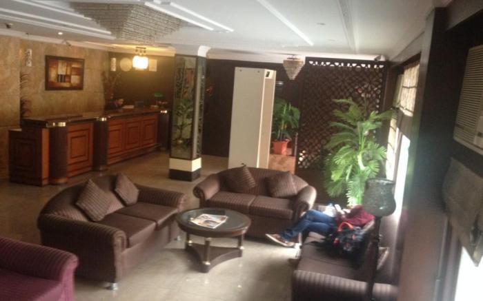Hotel Crest Inn