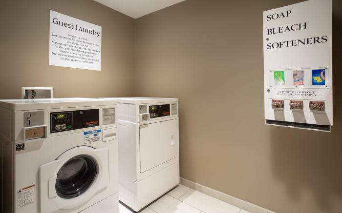 Holiday Inn Express Suites Yankton Hotel By IHG