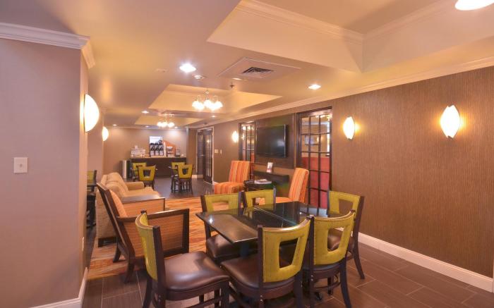 Holiday Inn Express Pine Bluff - Pines Mall Hotel By IHG