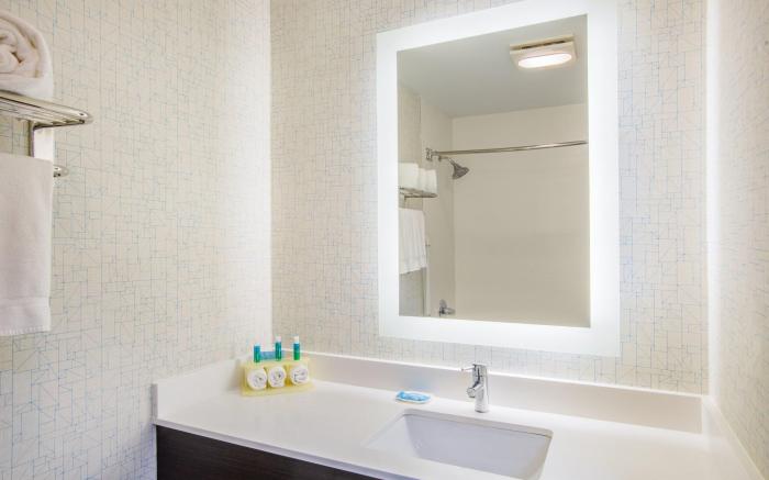 Holiday Inn Express Hotel & Suites Boston - Marlboro By IHG