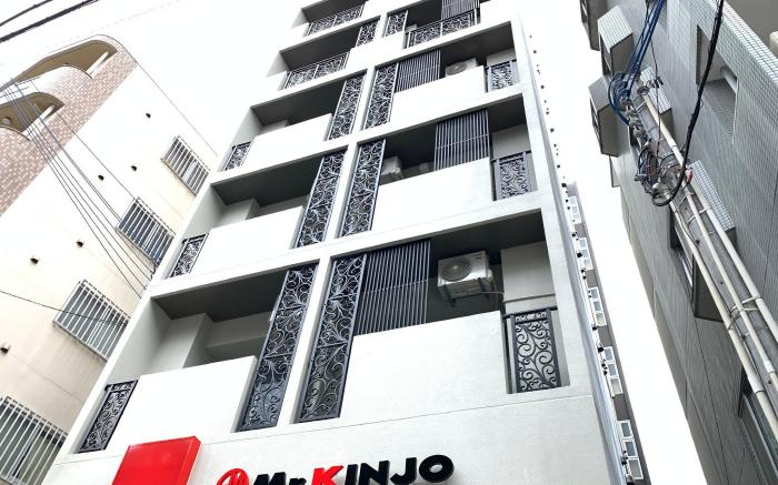 MrKINJO Miki24 in front of Makishi Station