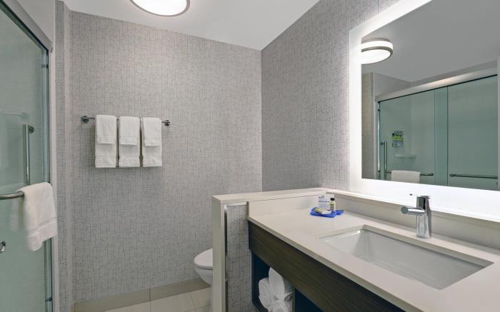 Holiday Inn Express Kingston West By IHG