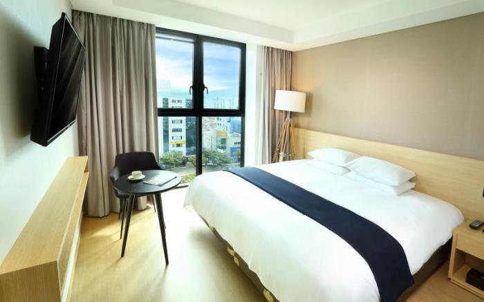 Hotel The One