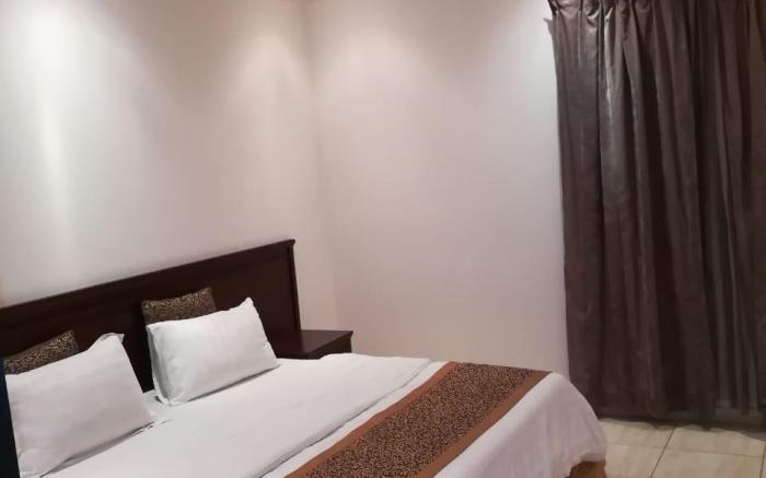 Leen Aparthotel