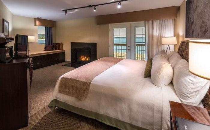Best Western PLUS Silverdale Beach Hotel