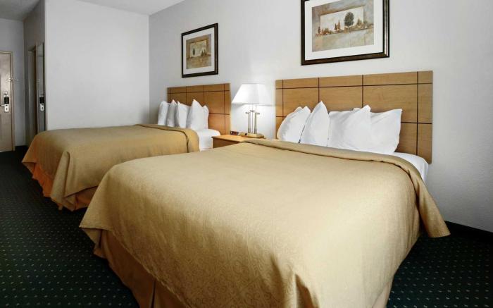 Quality Inn & Suites Springfield Southwest near I-72