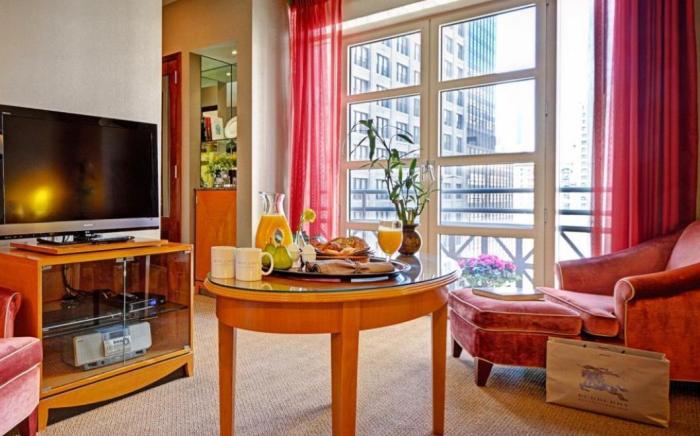 Hotel Giraffe