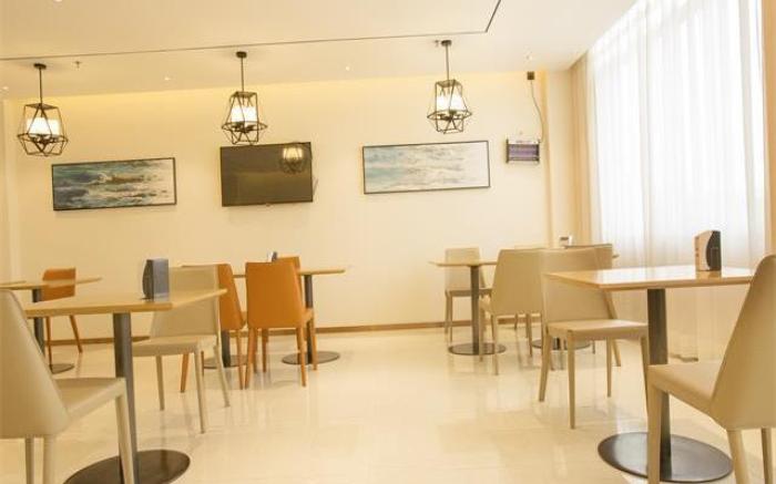 City Comfort Inn Luchuan Hot Spring Plaza High-speed Railway Station