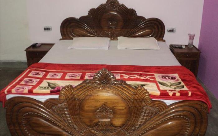 Royal Guest House & Service Apartment
