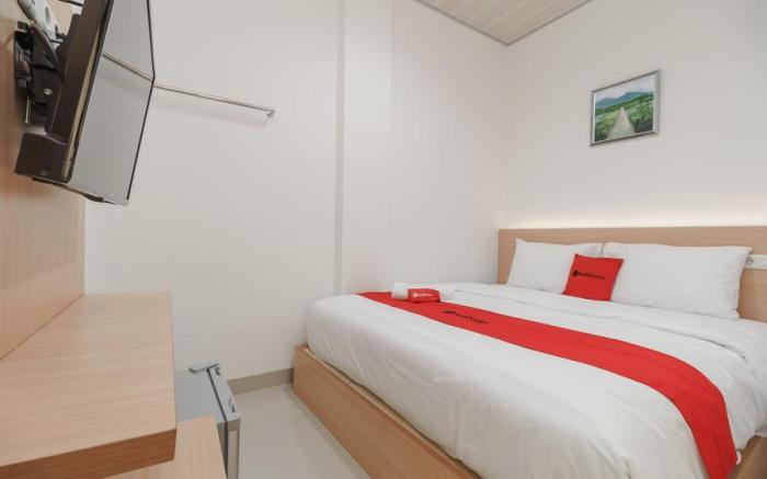 RedDoorz Plus near RS RK Charitas 2 Palembang