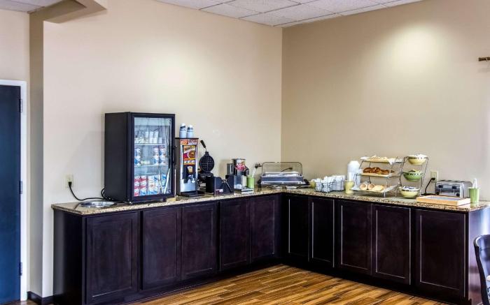 Quality Inn & Suites Moline - Quad Cities