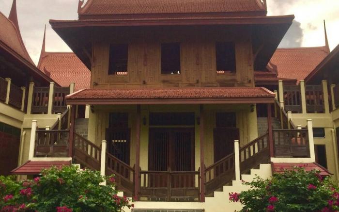 Luang Chumni Village