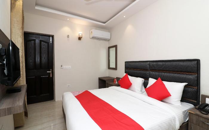 Flagship 74230 Hotel Madhurapuri