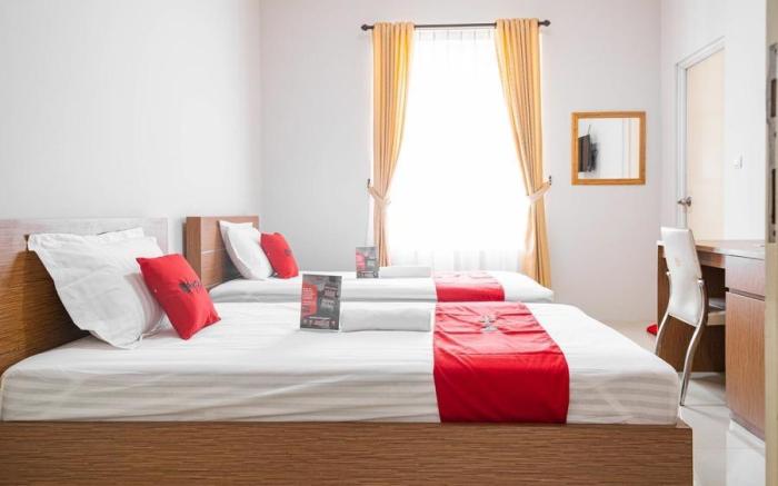 RedDoorz near Siloam Karawaci 3