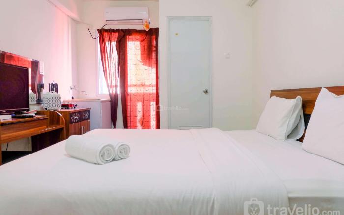 Simply Studio Apt @ Green Pramuka City By Travelio