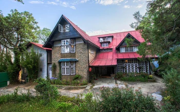 StayVista at Northwood Cottage with Vintage Luxury