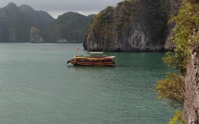 Manh Nu floating house