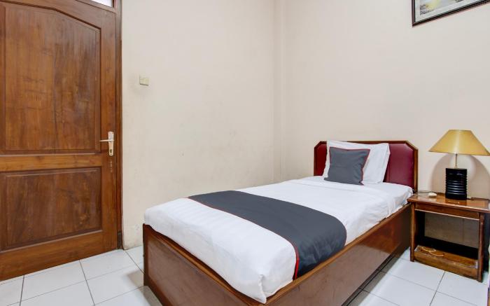 Hotel O Solo near Stasiun Solo Balapan formerly Hotel Trihadhi