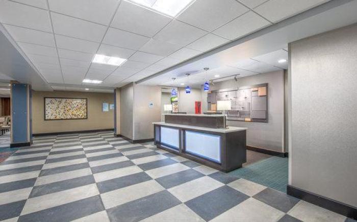 Holiday Inn Express & Suites Shawnee-Kansas City West By IHG