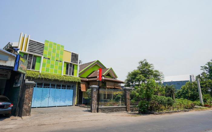 OYO 1639 Penginapan Anggrek Syariah 1