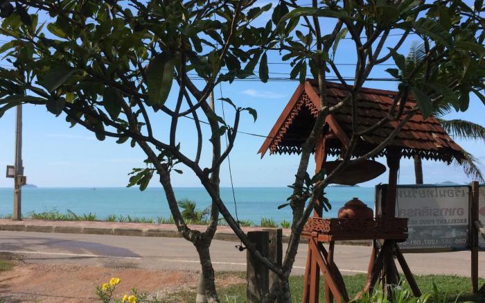 Ruen Thai Rim Haad Resort