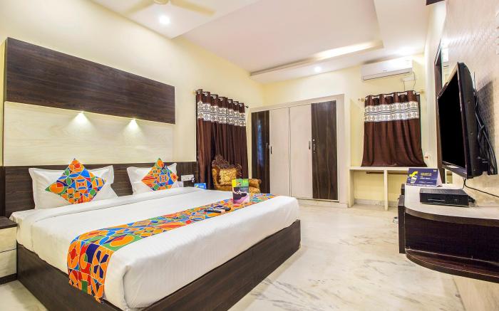 FabHotel Crown Suites - Nr. Sony Signals