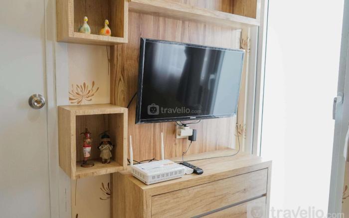 Best Furnished 2BR @ Green Pramuka Apt By Travelio