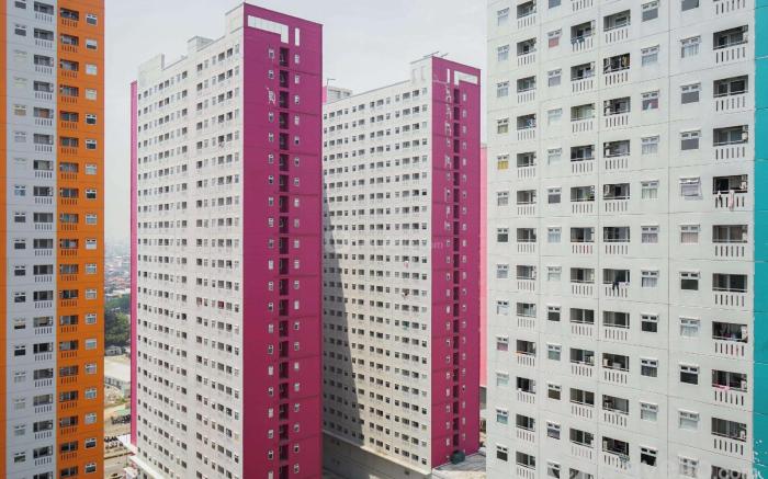 Best Furnished 2BR @ Green Pramuka Apt By Travelio