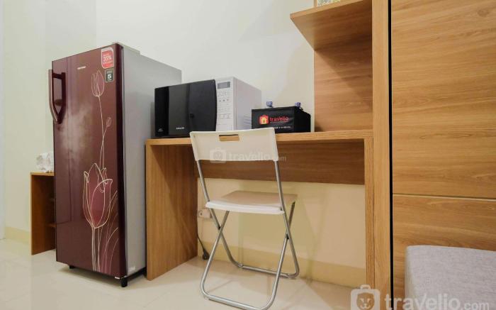 Studio Apartment Green Pramuka City By Travelio