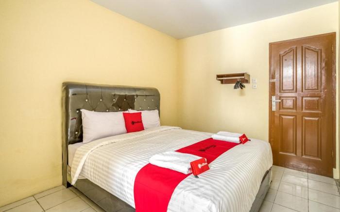 RedDoorz Plus near RSUD Dr. Pirngadi Medan 2