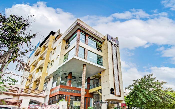 Super Townhouse OAK Hind Palace Near Gomti Riverfront Park