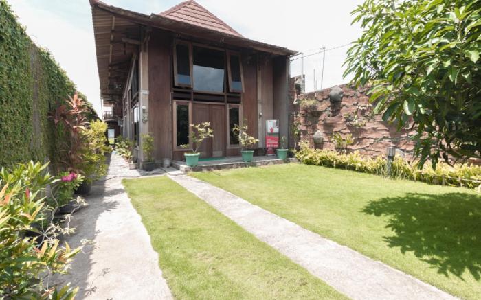 RedDoorz @ Omah Kayu Homestay Yogyakarta
