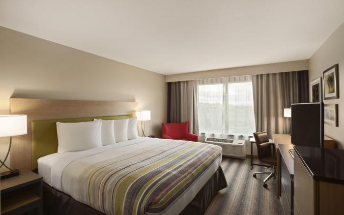 Country Inn & Suites by Radisson, Monterey Beachfront-Marina, CA