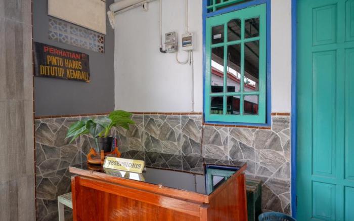 RedDoorz Syariah near Alun Alun Balai Kota Tegal