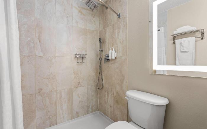 Days Inn and Suites by Wyndham Hammond IN