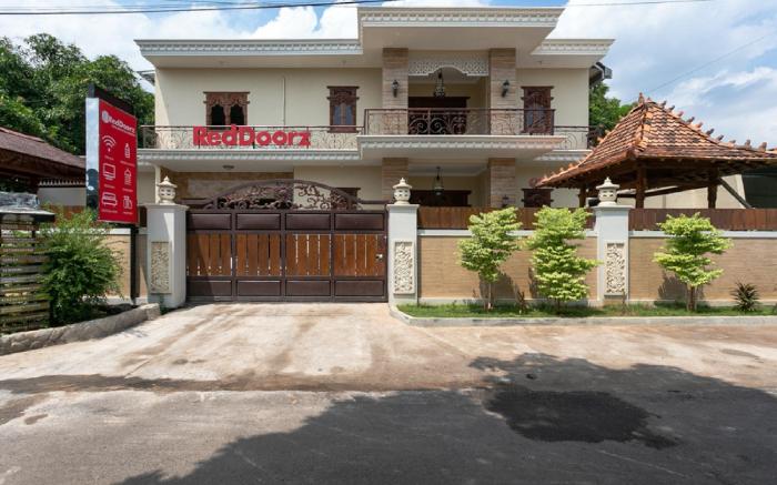 RedDoorz Syariah near Exit Toll Banyumanik Semarang