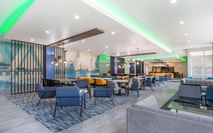 La Quinta Inn & Suites by Wyndham Galveston West Seawall