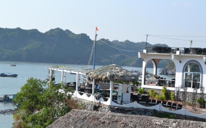 Le Pont Bungalow Hostel