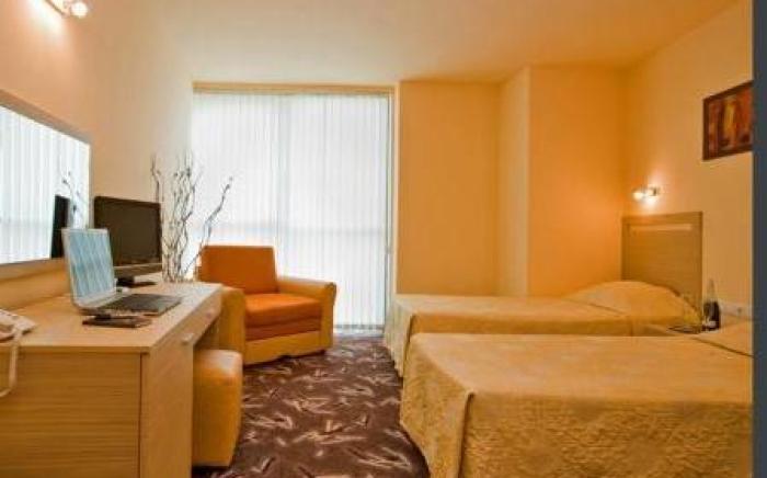 Expo Hotel