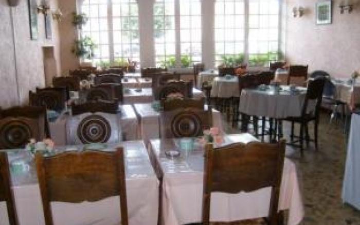 Hotel le Terminus et son restaurant Cote a Cote - Chambres renovees