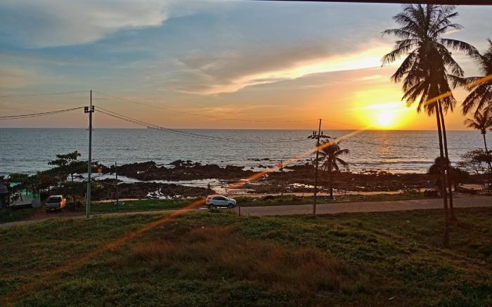 The Sea @ Lanta Hotel